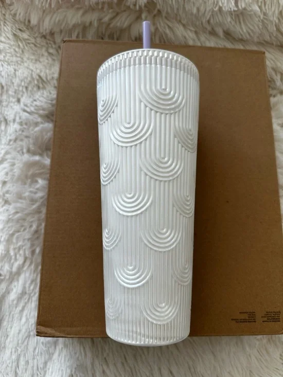 Starbucks White Pearl Mermaid Scales Venti Tumbler - Picture 2 of 5